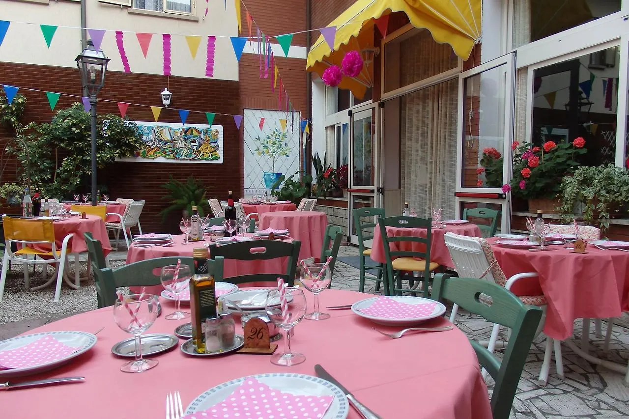 Hotel Al Cacciatore Di Sogni Milano Marittima 2*,  Italië